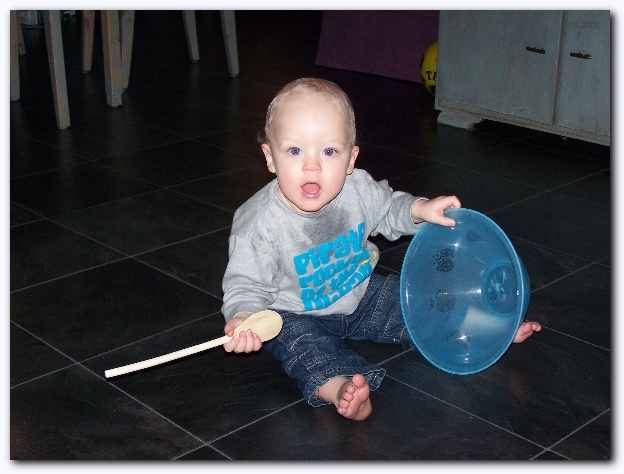 599x448 pixels (218K)